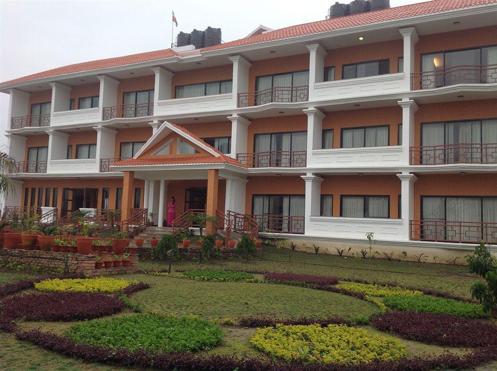 Landmark Forest Park Sauraha Exterior photo