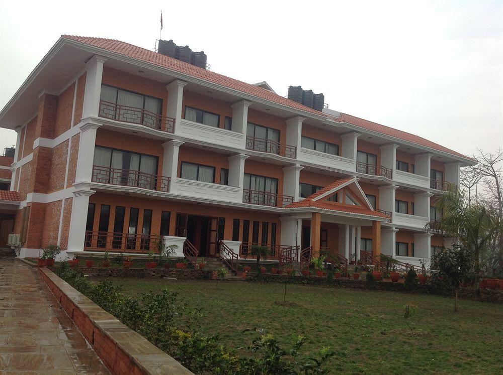 Landmark Forest Park Sauraha Exterior photo