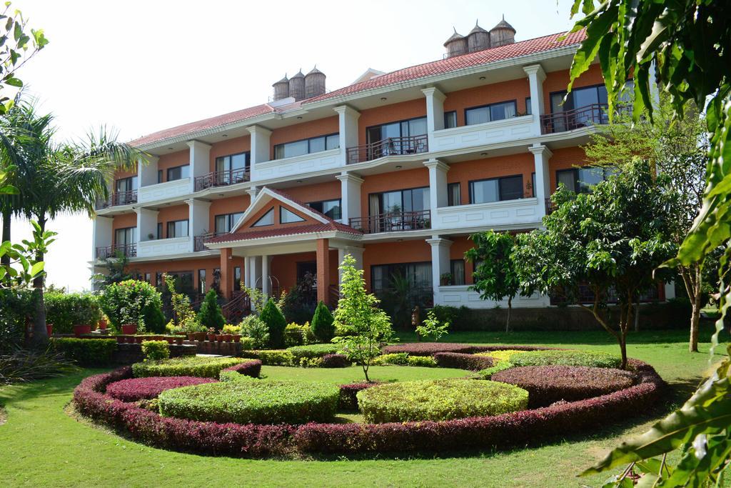 Landmark Forest Park Sauraha Exterior photo