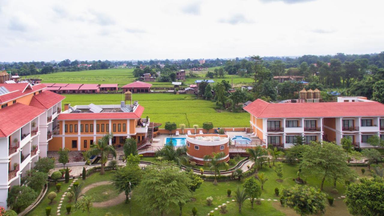 Landmark Forest Park Sauraha Exterior photo