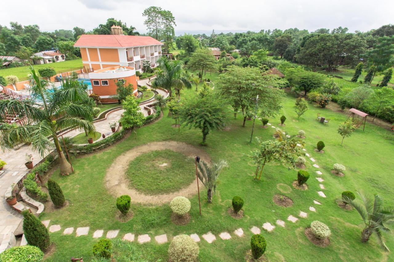 Landmark Forest Park Sauraha Exterior photo