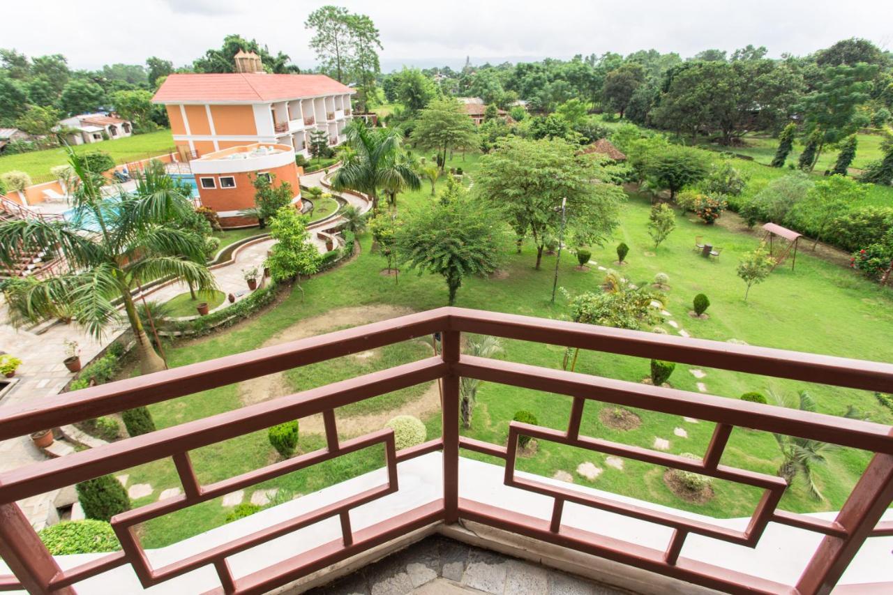 Landmark Forest Park Sauraha Exterior photo