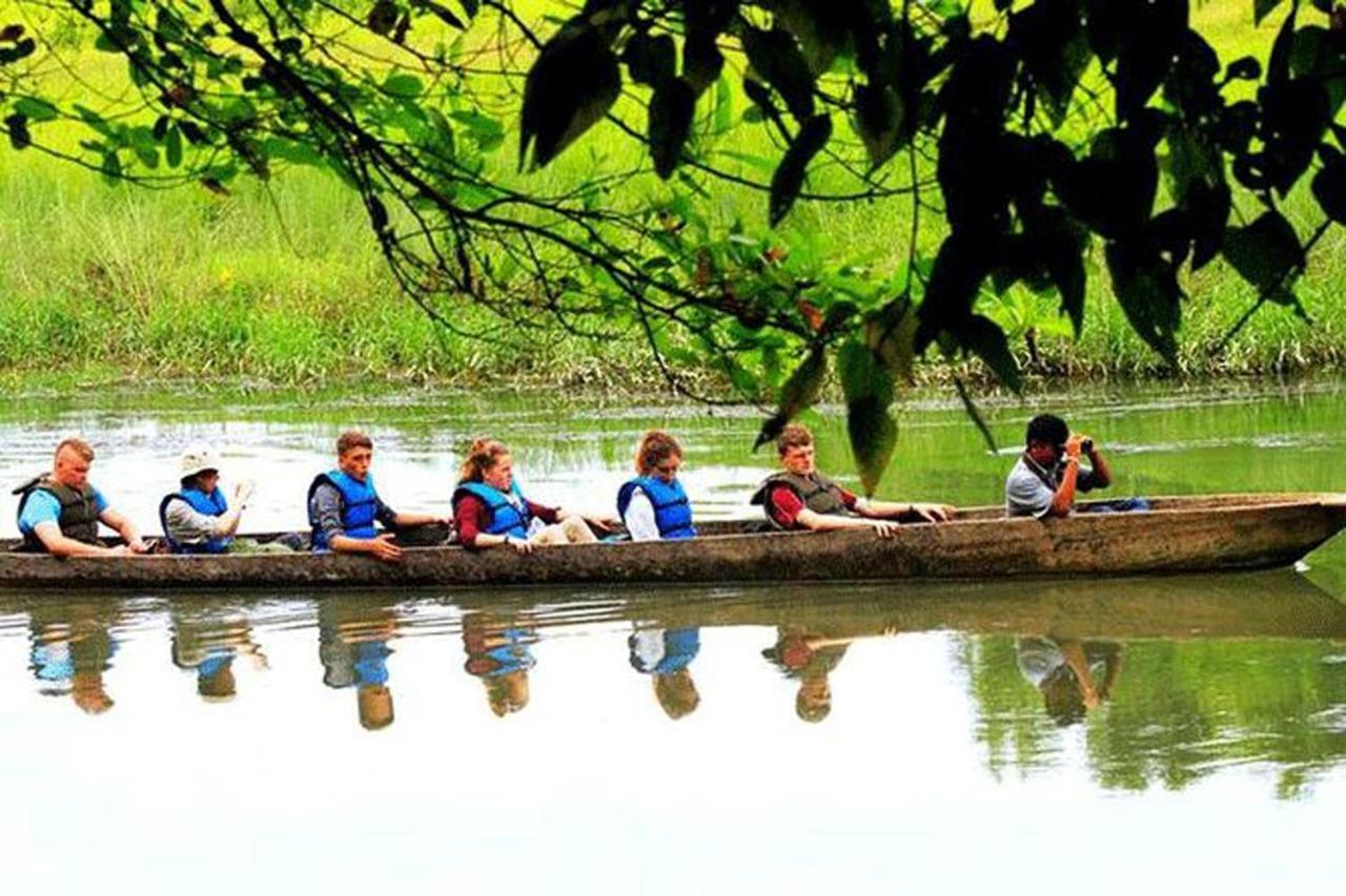 Landmark Forest Park Sauraha Exterior photo